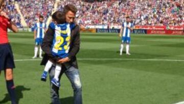 “Tamudo, leyenda”: el ídolo recibió el homenaje de Cornellà