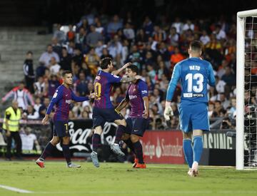 1-1. Leo Messi celebró el gol del empate con Luis Suárez.