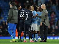 Soccer Football - UEFA Champions League - Round 16 - Second Leg - Manchester City v Real Madrid - Etihad Stadium, Manchester, Britain - March 17, 2026 Real Madrid's Vinicius Junior shakes hands with Manchester City manager Pep Guardiola after the match Action Images via Reuters/Lee Smith