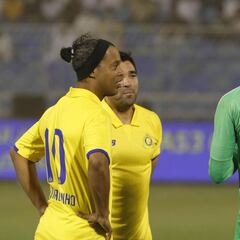 Ronaldinho y rezos, en la última visita del Valencia a Arabia Saudí