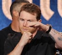 Canelo y Crawford casi llegan a los golpes: tensión y empujones en el cara a cara