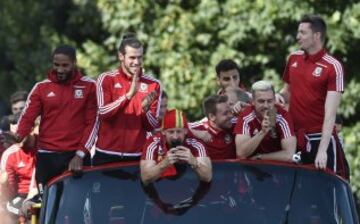 Ashley Williams, Gareth Bale, James Collins, Chris Gunter, Aaron Ramsey y  Wayne Hennessey.