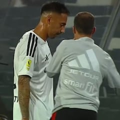 Javier Correa sale de la cancha en el primer tiempo y esto hace: ojo a la reacción del DT de Colo Colo