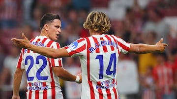 Soccer Football - LaLiga - Atletico Madrid v Elche - Riyadh Air Metropolitano, Madrid, Spain - August 23, 2025 Atletico Madrid's Marcos Llorente reacts towards Giacomo Raspadori REUTERS/Isabel Infantes