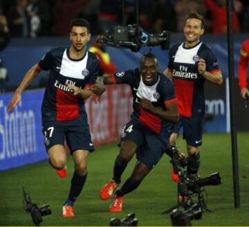  Javier Patore celebra con sus compañeros el 3-1.