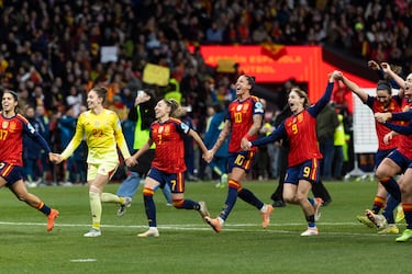 Las jugadoras españolas celebran la victoria por 3-0 ante Alemania. Las de Sonia Bemúdez conquistan su segunda Nations League.