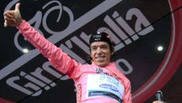 Rigoberto Uran luce el maillot de líder del Giro.