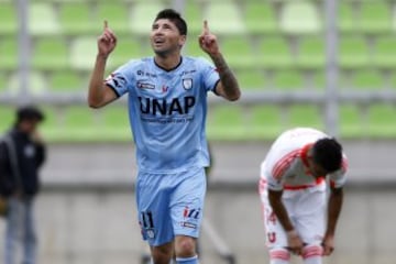 Carlos Soza celebra el cuarto gol de los nortinos.