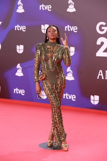 La cantante Xênia França posa durante el photocall previo a la gala de entrega de los Latin Grammy 2023.