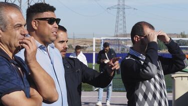 Photogenic/Miguel Ãngel SAntos. Valladolid. 4/10/2019. Entrenanmiento del Real Valladolid antes del partido contra el Atlético de Madrid. Sergio Gonzalez, entrenador del Real valladoid, dirigiéndose a sus jugadores Romario, presidente del club, vien