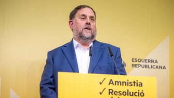 El presidente de ERC, Oriol Junqueras, comparece durante una rueda de prensa, a 2 de noviembre de 2023, en Barcelona, Catalunya (España). Junqueras ha presentado el acuerdo entre PSOE y ERC para la investidura de Pedro Sánchez que contempla la ley de amnistía, la continuidad de la mesa de negociación, el traspaso integral de Rodalies y una condonación de parte del Fondo de Liquidez Autonómica (FLA), que corresponde a 15.000 millones de euros.
02 NOVIEMBRE 2023;PACTO;AMNISTÍA;ERC;
Lorena Sopêna / Europa Press
02/11/2023