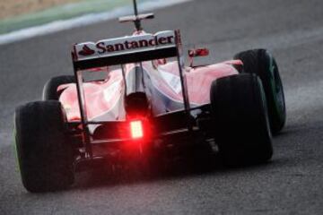 Kimi Raikkonen piloto de Ferrari con el nuevo F14 T en Jerez.
