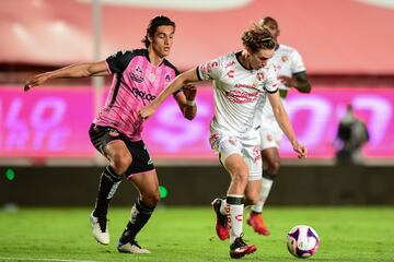 Xolos de Tijuana, sin duda alguna, fue una de las grandes decepciones del Guardianes 2020. El equipo fronterizo terminó el torneo en la posición 15 y no pudo ni clasificarse a repechaje. Para este semestre se reforzaron con las figuras y los mejores prospectos de Gallos de Querétaro. Marcel Ruiz, una de las joyas del futbol mexicano, no estuvo a la altura del reto, como la mayoría de sus compañeros. El futbolista de 20 años sigue sin dar el do de pecho.