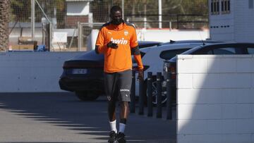 01/05/21
 VALENCIA CF
 CIUDAD DEPORTIVA
 PARKING
 ENTRENAMIENTO PUERTA CERRADA
 DIAKHABY
 