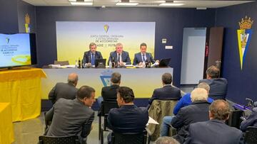 Vizca¨ªno seguir¨¢ presidiendo el C¨¢diz seis a?os m¨¢s