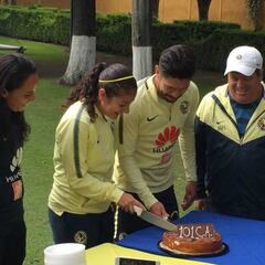 América celebra 101 años con pequeño pastel y desata críticas en redes