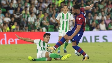 Ivi, disputando un balón en el encuentro disputado en el Benito Villamarín ante el Betis.