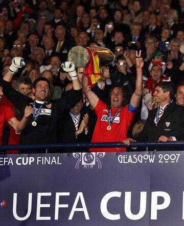 16 de Mayo de 2007, final de la Copa de la UEFA entre el Sevilla y el Espanyol disputada en Glasgow. Palop y Javi Navarro.