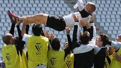 Jémez, manteado en su cumpleños, planea un cambio