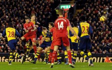El Arsenal de Alexis Sánchez resignó un empate ante Liverpool en el último minuto de juego. 