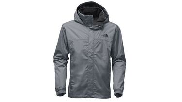 Esta chaqueta impermeable The North Face es ideal para los días más fríos y lluviosos