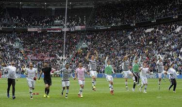 Allegri pens new deal with Juventus