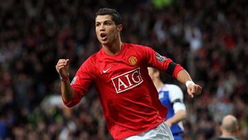 FILED - 11 November 2007, United Kingdom, Manchester: Then Manchester United&#039;s Cristiano Ronaldo celebrates scoring a goal during the English Premier league soccer match against Blackburn Rovers at Old Trafford. Cristiano Ronaldo has returned to Manc