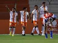 Futbol, Cobresal vs Universidad Catolica
Fecha 3, Liga de Primera 2026
El jugador de Cobresal Bryan Carvallo celebra su gol contra Universidad Catolica durante el partido de primera division disputado en el estadio El Cobre en El Salvador, Chile.
14/02/2026
Javier Torres/Photosport
Football, Cobresal vs Universidad Catolica
3rd turn, 2026 First division league
Cobresal`s player Bryan Carvallo celebrates his goal against Universidad Catolica during the first division match held at the El Cobre stadium in El Salvador, Chile.
14/02/2026
Javier Torres/Photosport