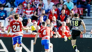 18/02/24 PARTIDO PRIMERA DIVISION
GRANADA CF - UD ALMERIA
En la imagen disparo de Pubil (UD Almeria) que supuso el GOL 0-1