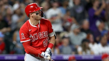 Alberto fue el aficionado más suertudo de todo el Coors Field. Él solo quería jugar con Mike Trout después del partido.