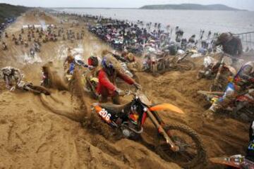 Muchos aficionados al motocross no quisieron perderse esta embarrada carrera de resistencia de tres horas en el suroeste de Inglaterra.