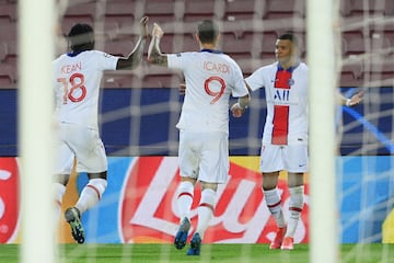 1-2. Kylian Mbappé celebró el segundo gol.