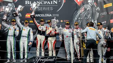 Podio de Montmeló. Andy Soucek (primero por la izquierda) celebra el segundo lugar junto a Soulet.