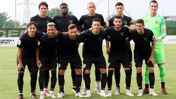 Once del Málaga. Alex Mula es el primero por la derecha en primera fila delante del portero que es Andrés Prieto.
