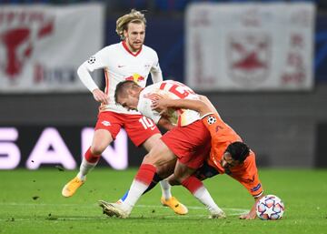 Dani Olmo con Irfan Can Kahveci.