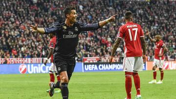 MUN084. MÚNICH (ALEMANIA), 12/04/2017.- El jugador del Real Madrid Cristiano Ronaldo (i) celebra la anotación de un gol hoy, miércoles 12 de abril de 2017, durante el primer partido de los cuartos de final de la Liga de Campeones entre el Real Madrid y el Bayern Múnich, en la Allianz Arena de Múnich (Alemania). EFE/FILIP SINGER
