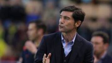 Marcelino da órdenes durante el partido contra la Real Sociedad.