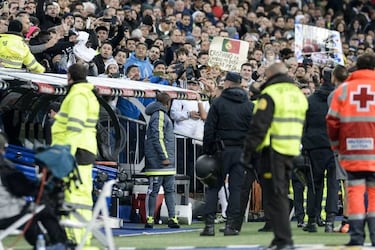 "For you" - Benzema stuns fan by handing him his shirt