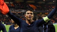 PSG: Thiago Silva in limbo as captain awaits contract talks