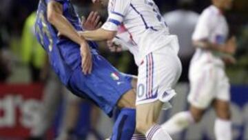 CABEZAZO. Zidane le dio un cabezazo a Materazzi en la final del Mundial de 2006.
