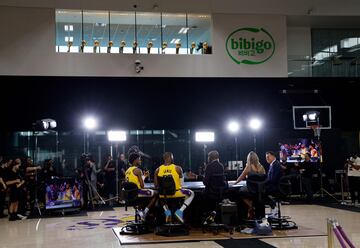 LeBron James y Bronny James Jr. durante el Media Day de Los Angeles Lakers.