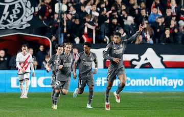 Centro de Rodrygo al corazón del área vallecana, conectanco con Bellingham que se saca un cabezazo para firmar el 2-2 