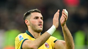 Santiago Giménez se aferra al Milan