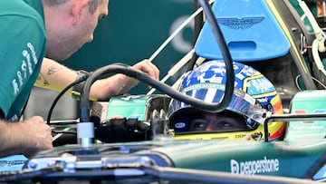 Aston Martin's Spanish driver Fernando Alonso inspects his car with team mechanics in the garage ahead of the Formula One Australian Grand Prix at Melbourne�s Albert Park on March 5, 2026. (Photo by Paul Crock / AFP) / -- IMAGE RESTRICTED TO EDITORIAL USE - STRICTLY NO COMMERCIAL USE --