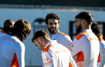 Cömert, en su primer entrenamiento con el Valencia.