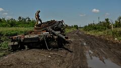 A Ukrainian serviceman inspects a destroyed Russian tank in the recently liberated village of Novodarivka, amid Russia's attack on Ukraine, in Zaporizhzhia region, Ukraine July 21, 2023. REUTERS/Stringer