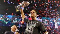 HOUSTON, TX - FEBRUARY 05: Tom Brady #12 of the New England Patriots celebreates with the Vince Lombardi Trophy after defeating the Atlanta Falcons during Super Bowl 51 at NRG Stadium on February 5, 2017 in Houston, Texas. The Patriots defeated the Falcons 34-28.   Kevin C. Cox/Getty Images/AFP
 == FOR NEWSPAPERS, INTERNET, TELCOS &amp; TELEVISION USE ONLY ==