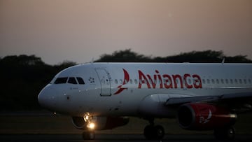 FILE PHOTO: An Avianca Airlines plane prepares to take off at the San Oscar Arnulfo Romero International Airport in San Luis Talpa, El Salvador, February 8, 2022. REUTERS/Jose Cabezas/File Photo