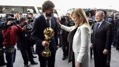 Sergio Llull con Cristina Cifuentes.