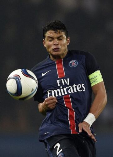Futbolista brasile?o que juega como defensa central y su equipo actual es el Par¨ªs Saint-Germain
